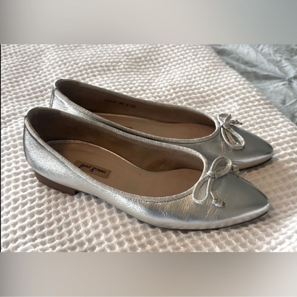 Sz 4.5 *Paul Green* Silver Ballet Flats Bow on Toe EUC
